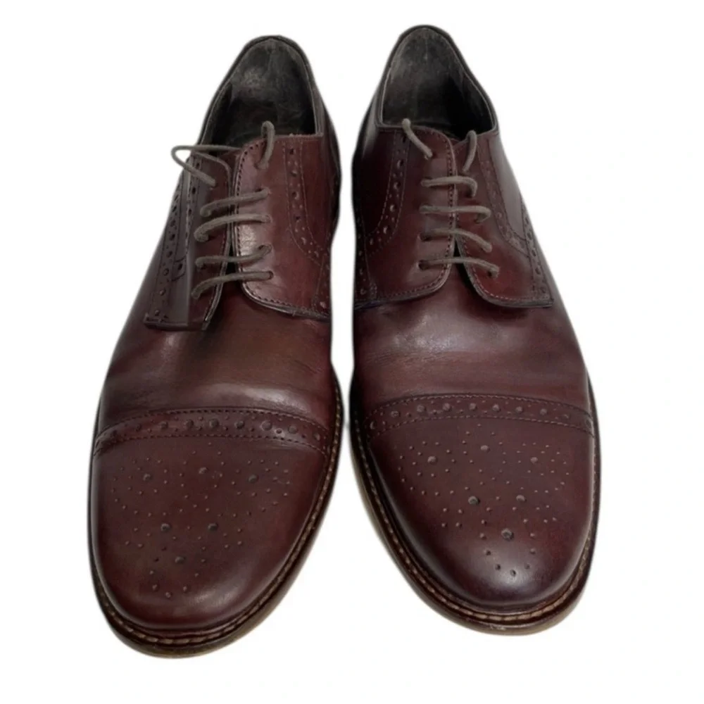 Size 10 Joseph Abboud leather wingtip Oxford shoes in excellent condition​